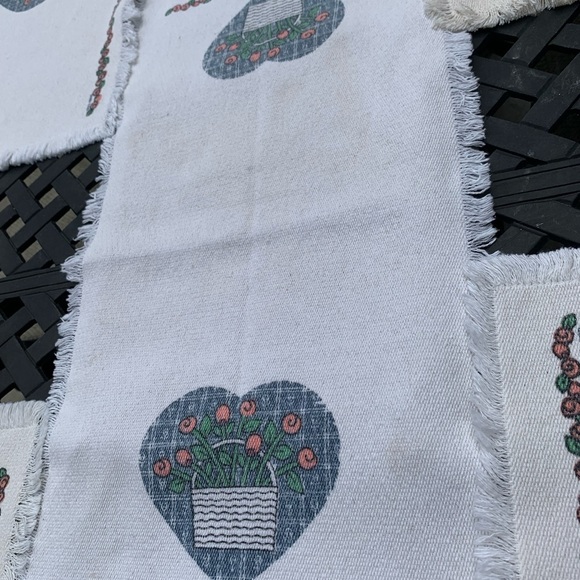 Vintage Blue 💙 Heart Table Runner (Placemats not included) - Picture 2 of 2